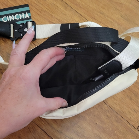 Cinch Women's Cream and Black Crossbody Bag - Picture 11 of 12